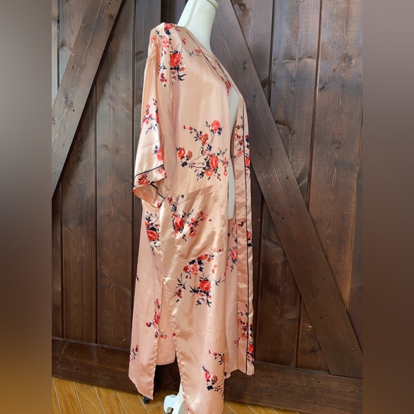 “Good” Robe - Picture 3 of 5